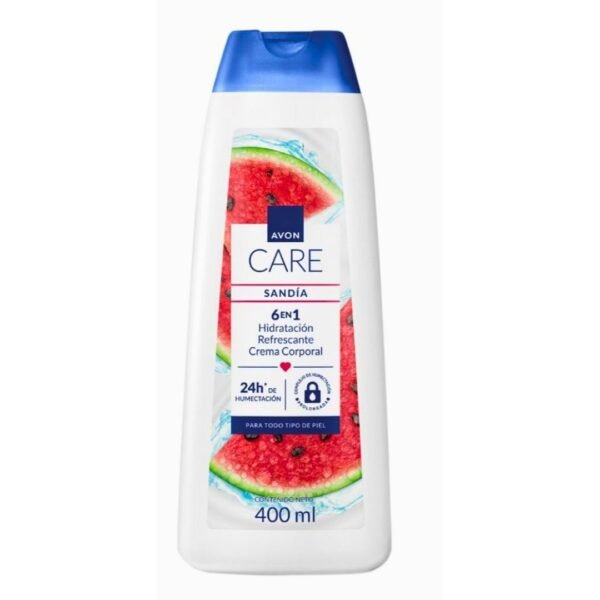 Una botella de 400 ml de crema corporal de la línea Avon Care, con aroma a Sandía. El envase es blanco con una tapa azul y presenta un diseño central con rodajas de sandía fresca sobre un fondo de salpicaduras de agua. El texto destaca que es una fórmula "6 en 1" de hidratación refrescante, prometiendo 24 horas de humectación y apta para todo tipo de piel. En la parte inferior, se muestra el contenido neto de 400 ml.