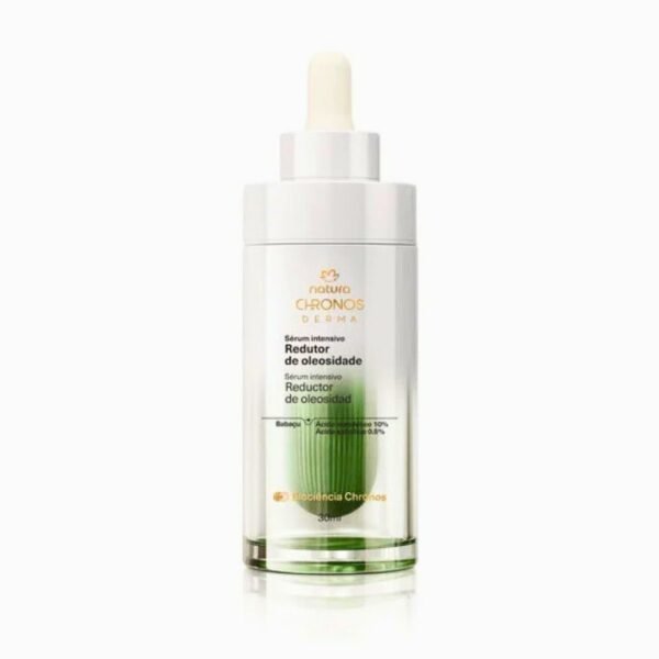 Fotografía de producto sobre fondo blanco que presenta un frasco cilíndrico de vidrio transparente con un sérum facial de la línea Natura Chronos Derma. El envase deja ver en su interior un núcleo o gotero estilizado con estrías verticales de color verde vibrante. En el frente del frasco se muestra el logotipo en letras doradas y la descripción "Sérum intensivo Redutor de oleosidade / Reductor de oleosidad". Cuenta con especificaciones técnicas que mencionan ingredientes como Babasú y Biociência Chronos, finalizando con la indicación de $30\text{ ml}$ en la base y un aplicador de gotero blanco en la parte superior.
